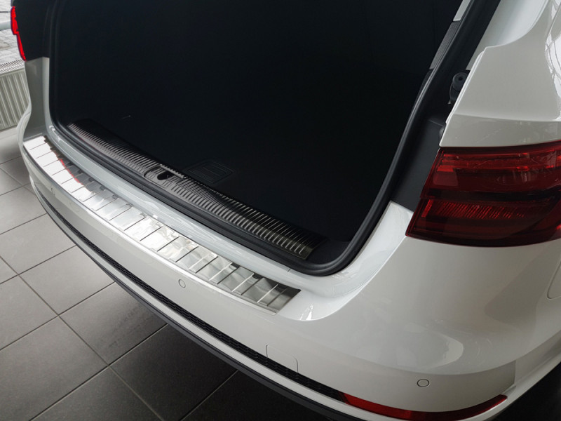 Ochranná lišta hrany kufru Audi A4 2015-2016 (combi)