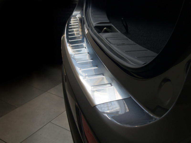 Ochranná lišta hrany kufru Mitsubishi Outlander 2012-2015
