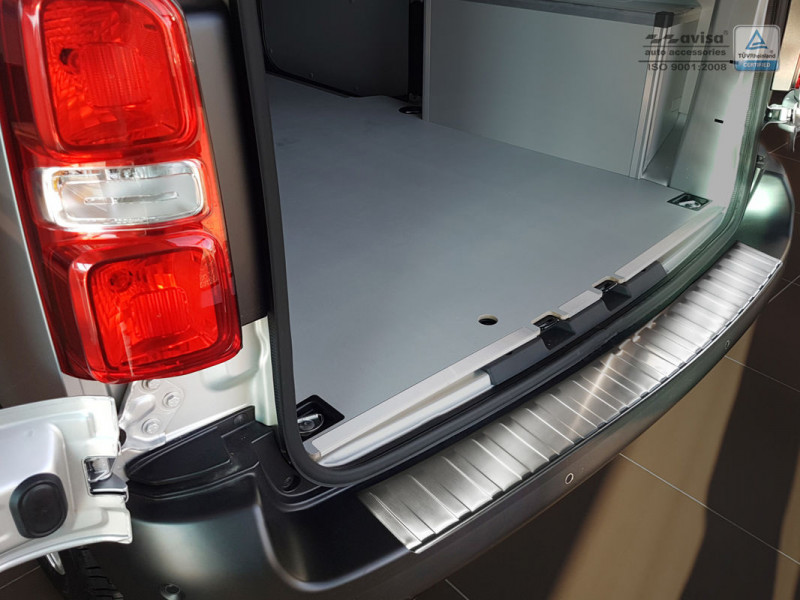 Ochranná lišta hrany kufru Peugeot Expert 2016- (plastový nárazník)