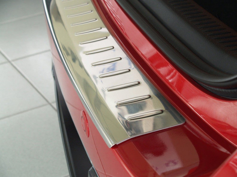 Ochranná lišta hrany kufru Toyota Auris 2012-2015 (hb)